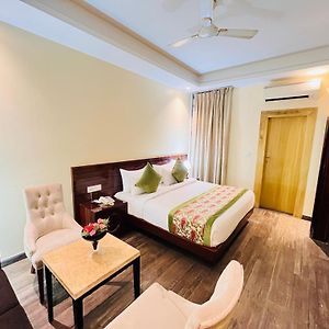 Hotel Banz Near Delhi Airport